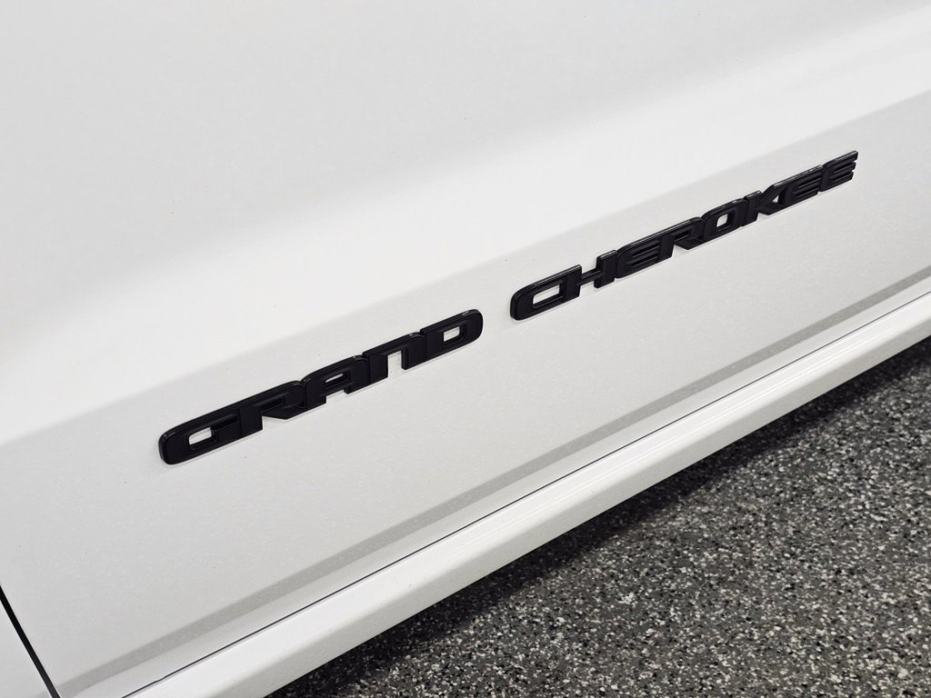 Used 2019 Jeep Grand Cherokee Altitude AWD/4WD image 30