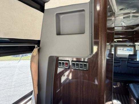 Used 2015 Mercedes-Benz Sprinter 3500 image 31