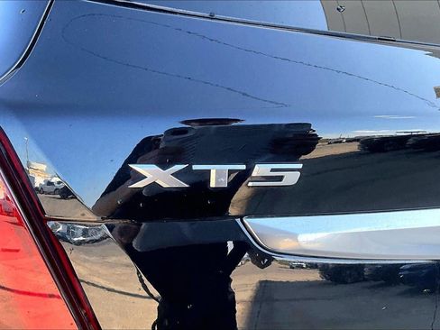 Used 2025 Cadillac XT5 Premium Luxury image 6