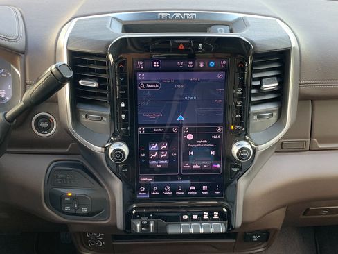 Used 2026 RAM 2500 Laramie AWD/4WD image 13
