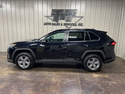 Used 2022 Toyota RAV4 XLE image 3