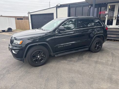 Used 2017 Jeep Grand Cherokee Laredo w/ Quick Order Package 23E AWD/4WD image 2