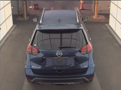 Used 2018 Nissan Rogue SV FWD image 4