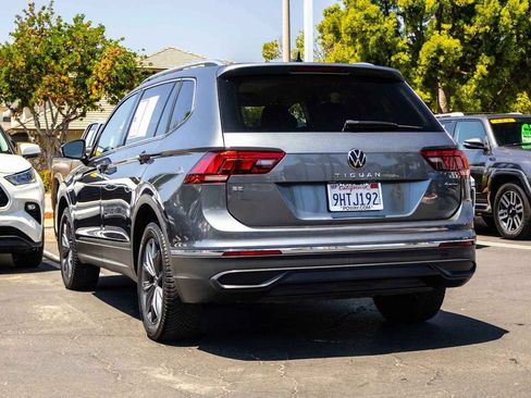 Used 2022 Volkswagen Tiguan SE w/ Panoramic Sunroof Package AWD/4WD image 6
