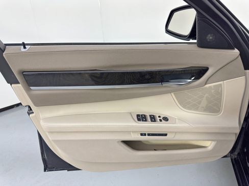 Used 2013 BMW 750Li image 42
