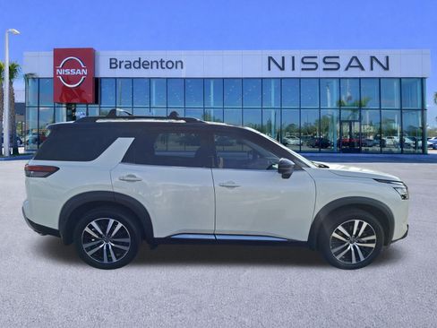 Certified 2023 Nissan Pathfinder Platinum AWD/4WD image 4