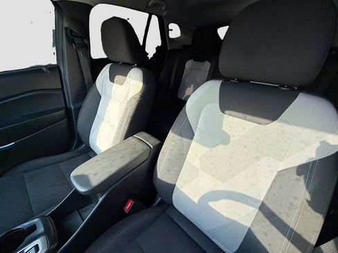 Used 2025 Chevrolet Trax LS w/ LS Convenience Package FWD image 11