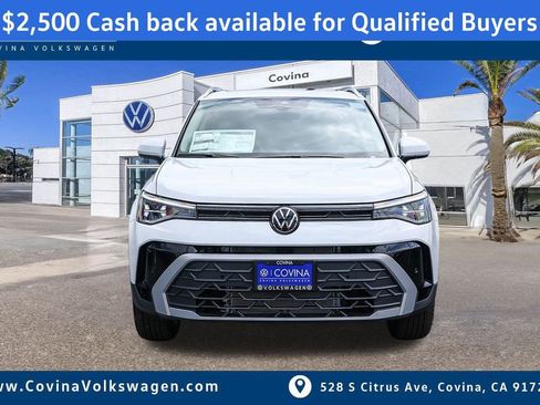 New 2025 Volkswagen Taos SE image 2