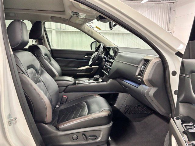 Used 2023 Nissan Pathfinder Platinum FWD image 22