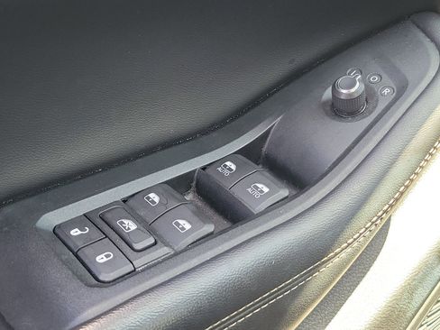 Used 2023 Jeep Grand Cherokee L Laredo image 20