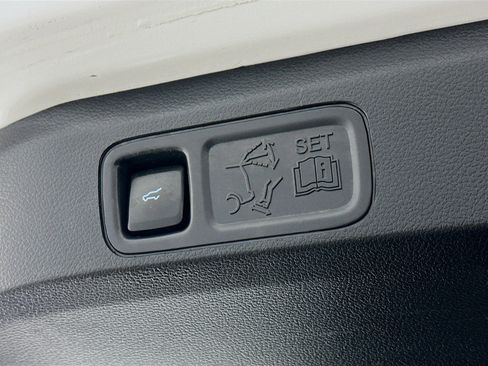 Used 2024 Ford Expedition Max XLT image 32