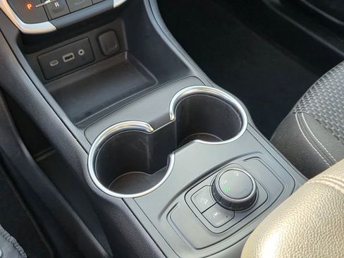 Used 2024 GMC Terrain SLE image 26