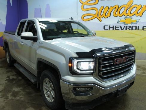 Used 2017 GMC Sierra 1500 SLE image 2