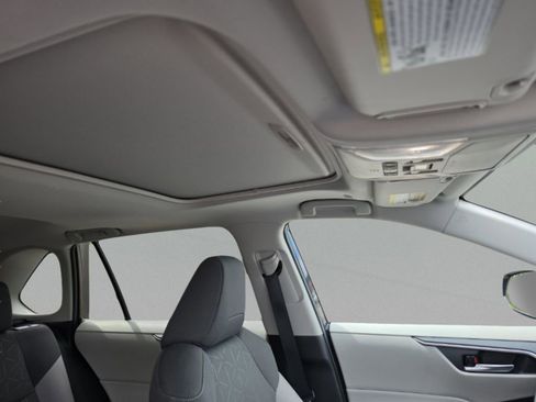 Used 2025 Toyota RAV4 XLE w/ Convenience Package image 35