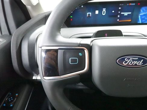 Used 2025 Ford Expedition Active AWD/4WD image 13