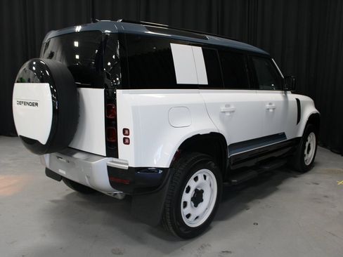 Used 2025 Land Rover Defender 110 S image 3