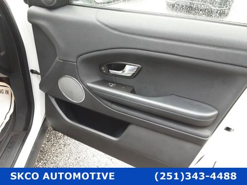 Used 2019 Land Rover Range Rover Evoque SE image 12