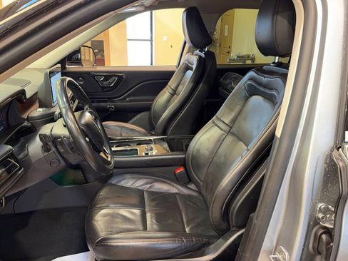 Used 2023 Lincoln Aviator Reserve image 12