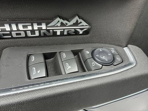 Used 2025 Chevrolet Silverado 1500 High Country w/ High Country Premium Package RWD image 8