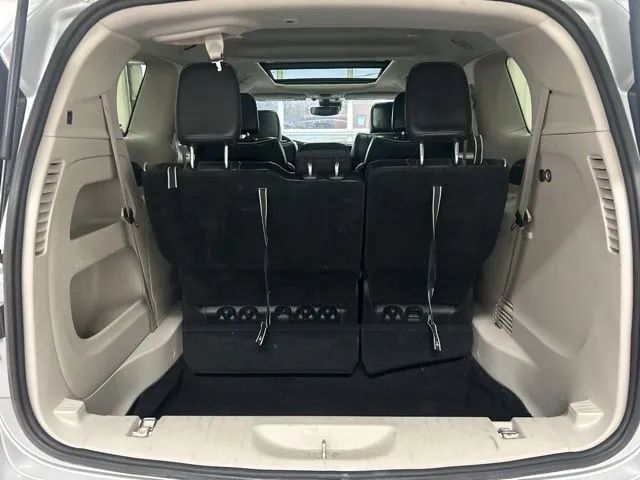 Used 2024 Chrysler Pacifica Limited FWD image 15