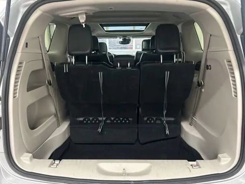 Used 2024 Chrysler Pacifica Limited FWD image 15