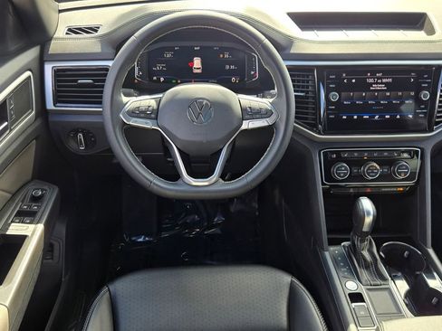 Used 2023 Volkswagen Atlas Cross Sport SE w/ Panoramic Sunroof Package image 12