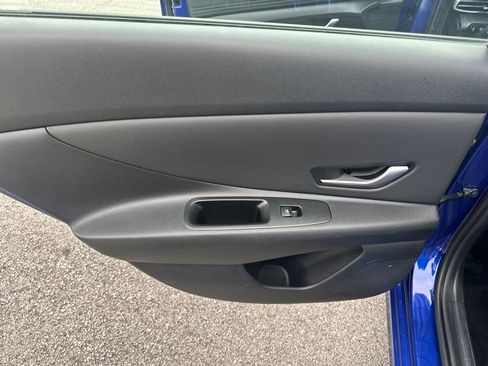 Used 2023 Hyundai Elantra Limited FWD image 24