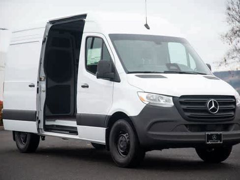 Used 2025 Mercedes-Benz Sprinter 2500 image 8