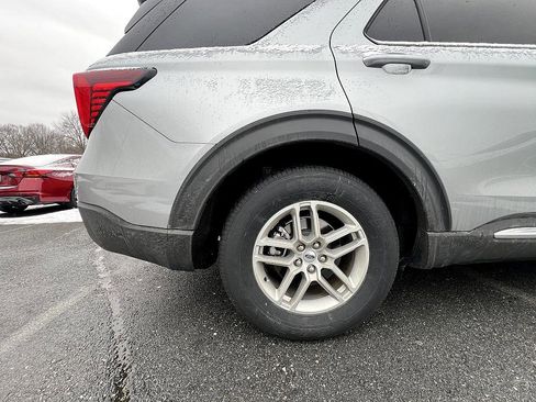 Used 2025 Ford Explorer Active w/ Active Comfort Package image 13