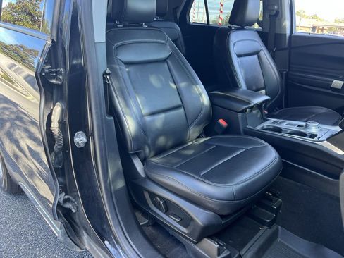 Used 2021 Ford Explorer XLT w/ Equipment Group 202A image 28