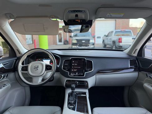 Used 2016 Volvo XC90 T6 Momentum w/ Momentum Plus Package image 22