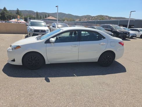 Used 2017 Toyota Corolla LE w/ Carpet Mat Package (TMS) FWD image 2
