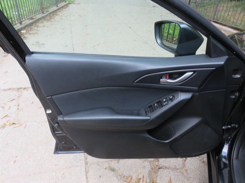 Used 2014 MAZDA MAZDA3 i SV image 22