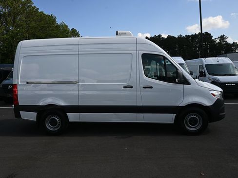 Used 2024 Mercedes-Benz Sprinter 2500 image 20