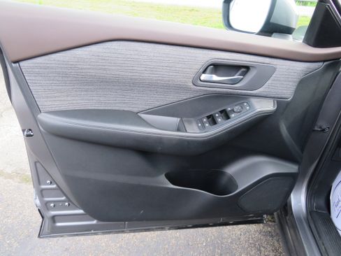 Used 2023 Nissan Rogue SV AWD/4WD image 15