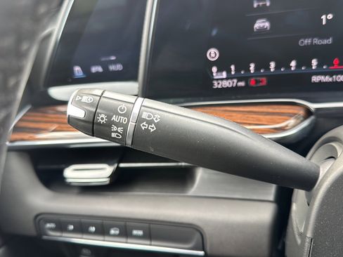 Used 2021 Cadillac Escalade ESV Premium Luxury image 38