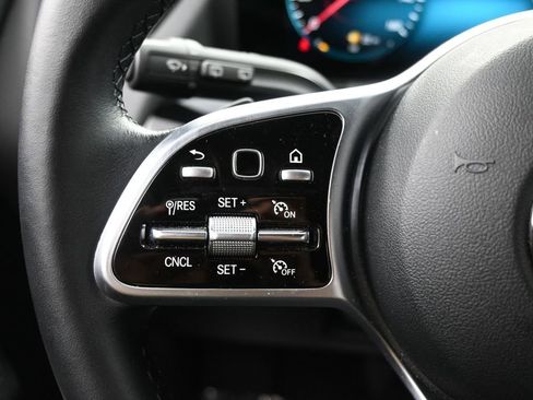 Used 2022 Mercedes-Benz GLA 250 4MATIC w/ Premium Package image 19