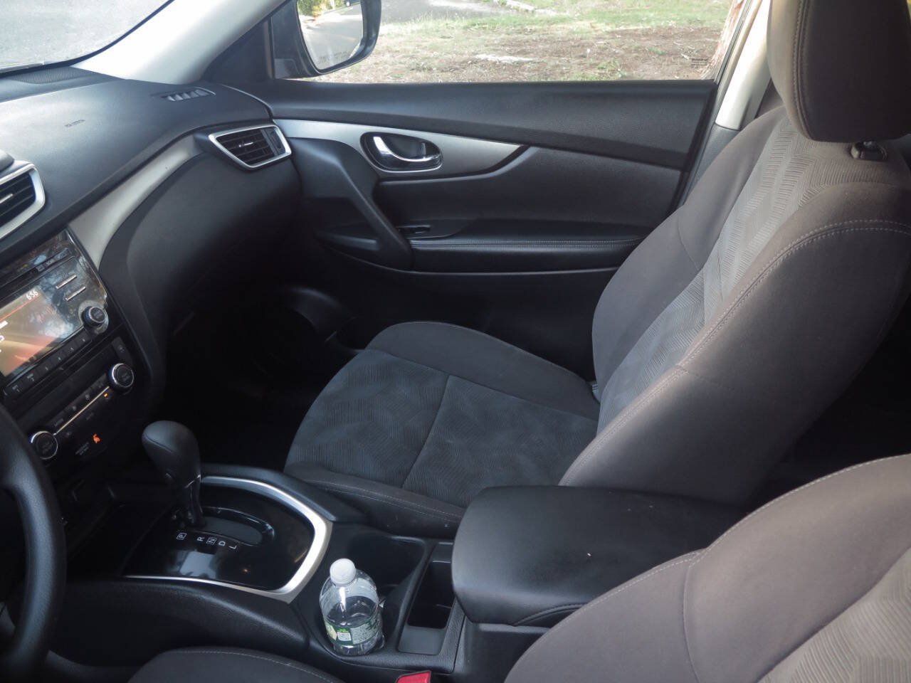 Used 2016 Nissan Rogue SV AWD/4WD image 13