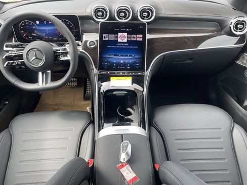 New 2025 Mercedes-Benz GLC 300 image 9