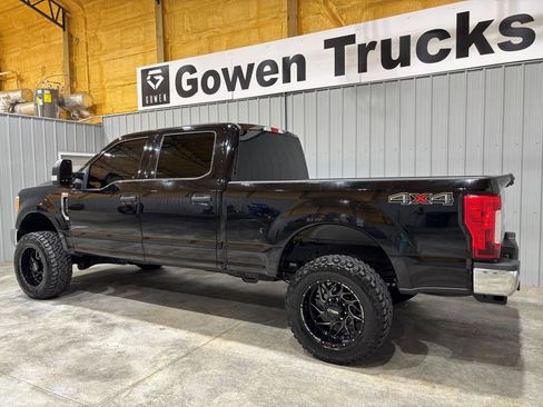 Used 2017 Ford F250 XLT AWD/4WD image 5