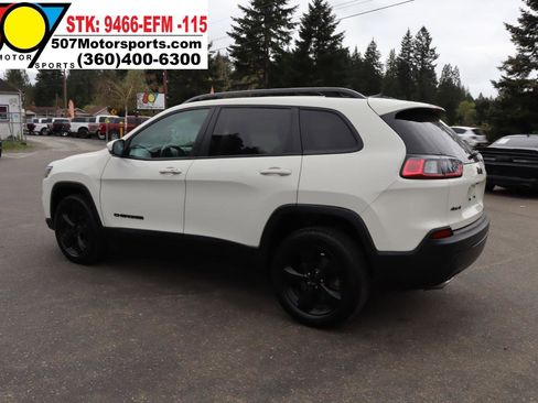 Used 2019 Jeep Cherokee Latitude Plus AWD/4WD image 6