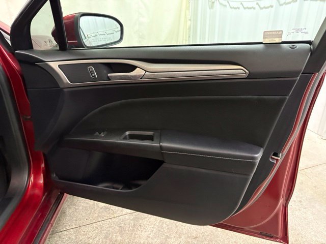 Used 2019 Ford Fusion SE FWD image 21