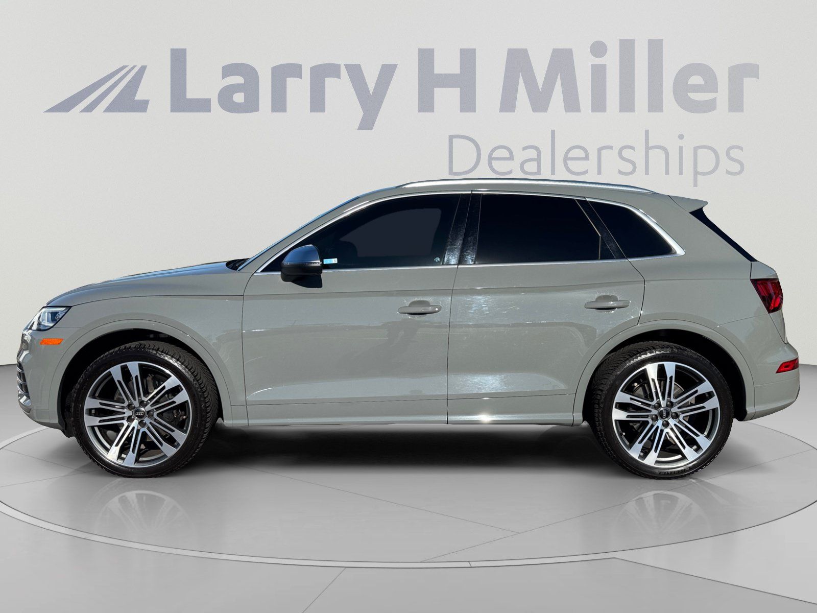 Used 2019 Audi SQ5 Premium Plus w/ Premium Plus Package AWD/4WD image 2