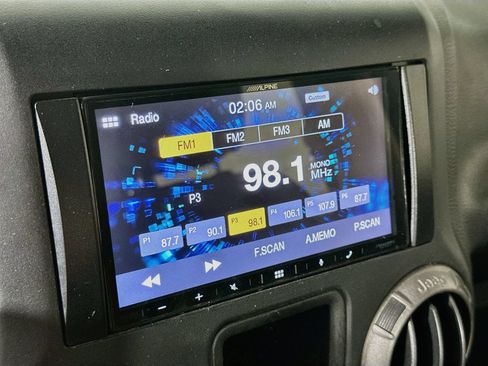 Used 2018 Jeep Wrangler Sport w/ Connectivity Group AWD/4WD image 13