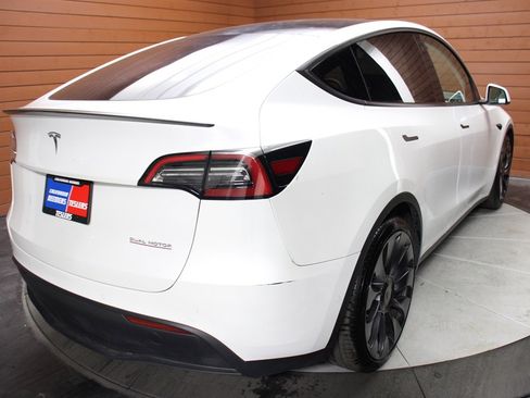 Used 2022 Tesla Model Y Performance image 28