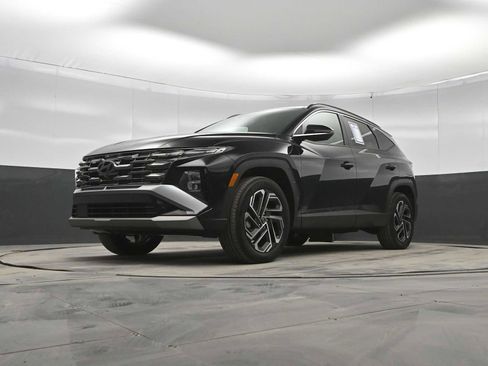 Certified 2025 Hyundai Tucson Limited AWD/4WD image 35