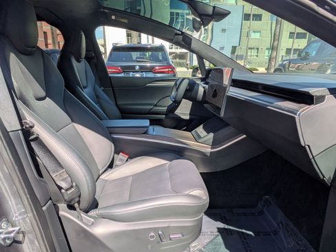 Used 2023 Tesla Model X image 27