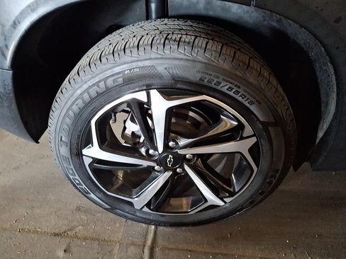 Certified 2022 Chevrolet TrailBlazer RS w/ Sun and Liftgate Package AWD/4WD image 5