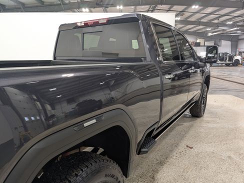 Used 2024 GMC Sierra 3500 Denali Ultimate AWD/4WD image 3
