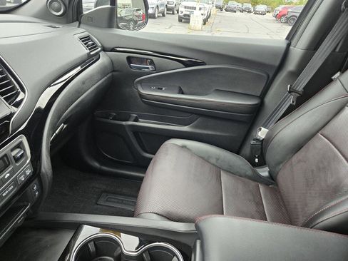 Used 2025 Honda Ridgeline Black Edition image 15